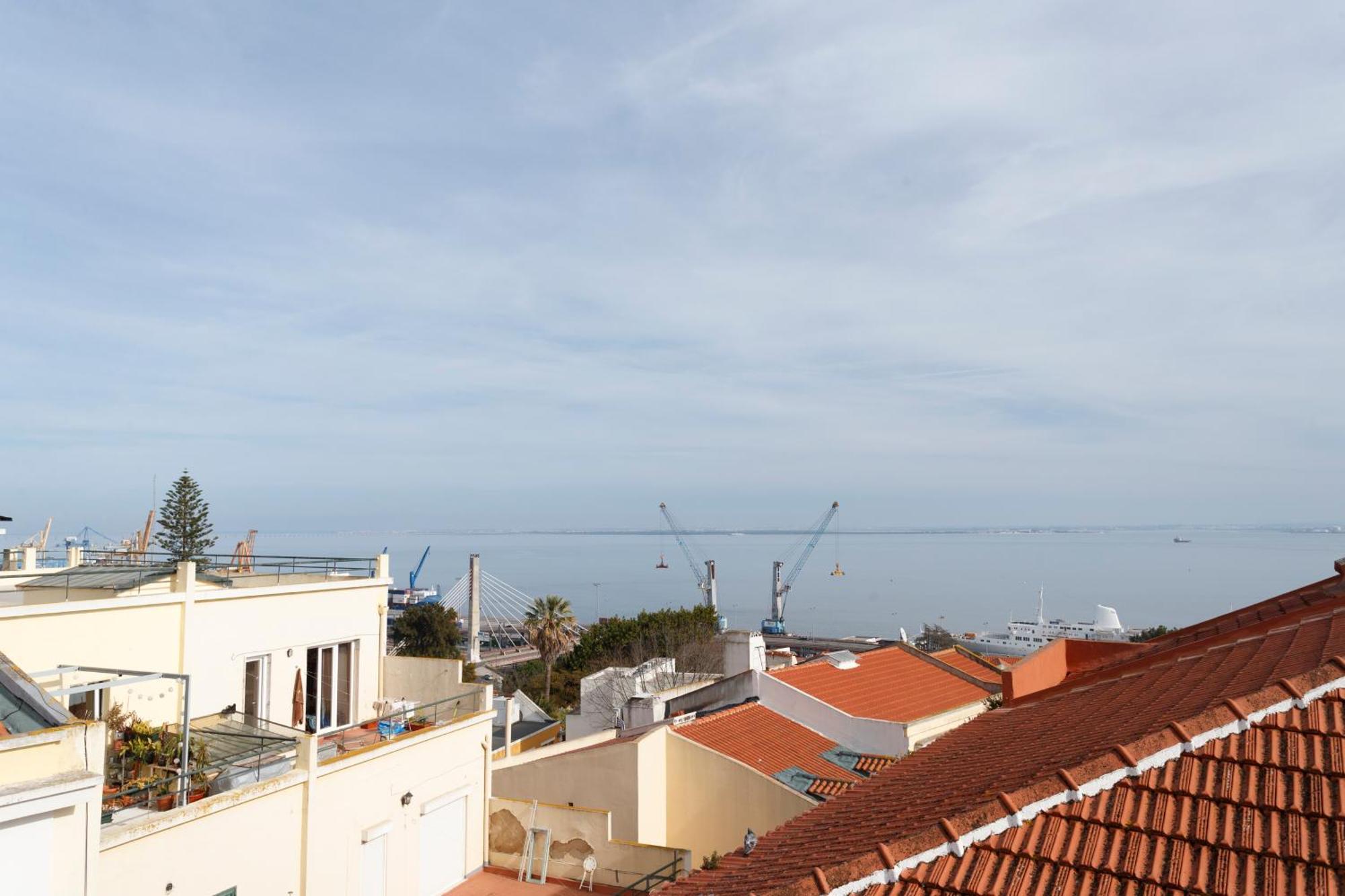 Barbadinhos Apartments In Lisbon Historic Neighborhood Εξωτερικό φωτογραφία